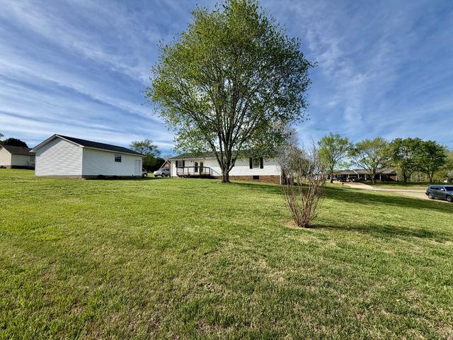 511 Donna Cir, Lawrenceburg, TN 38464