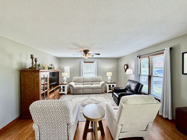 511 Donna Cir, Lawrenceburg, TN 38464