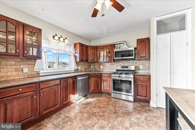 223 W PENNSYLVANIA AVE, Downingtown, PA 19335