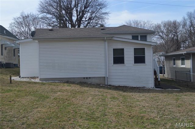 328 Sycamore Street, Collinsville, IL 62234