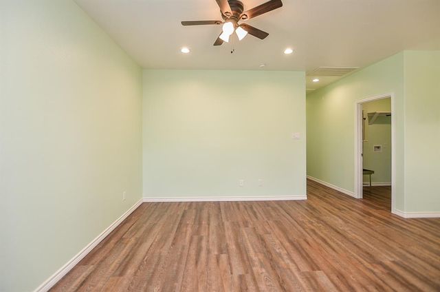 239 Broadhurst B, Houston, TX 77047