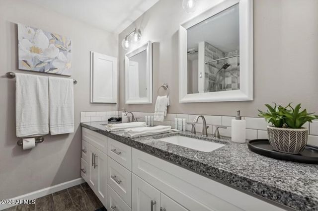 7635 E Minnezona Avenue, Scottsdale, AZ 85251