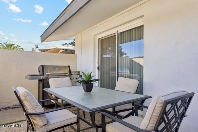 7635 E Minnezona Avenue, Scottsdale, AZ 85251