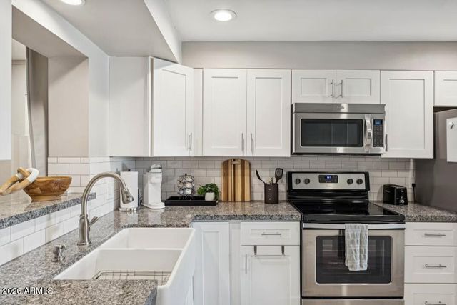 7635 E Minnezona Avenue, Scottsdale, AZ 85251