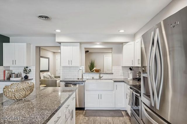 7635 E Minnezona Avenue, Scottsdale, AZ 85251