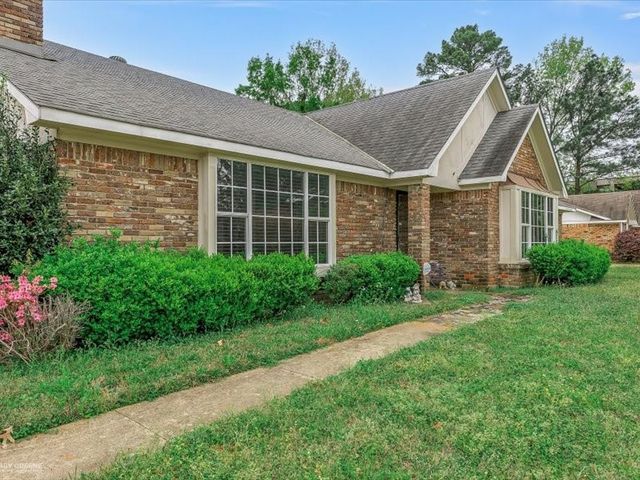 5620 S Lakeshore Drive, Shreveport, LA 71119