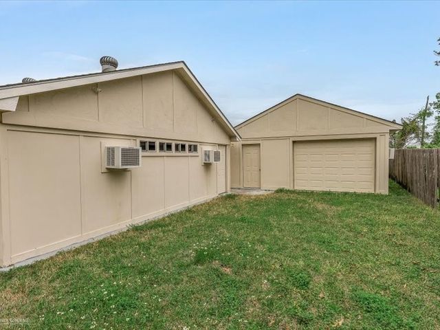 5620 S Lakeshore Drive, Shreveport, LA 71119