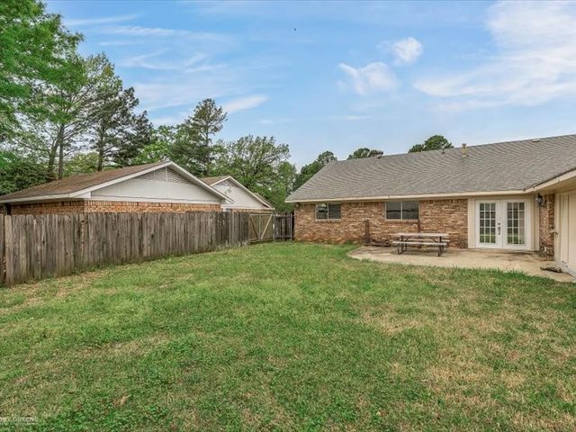 5620 S Lakeshore Drive, Shreveport, LA 71119