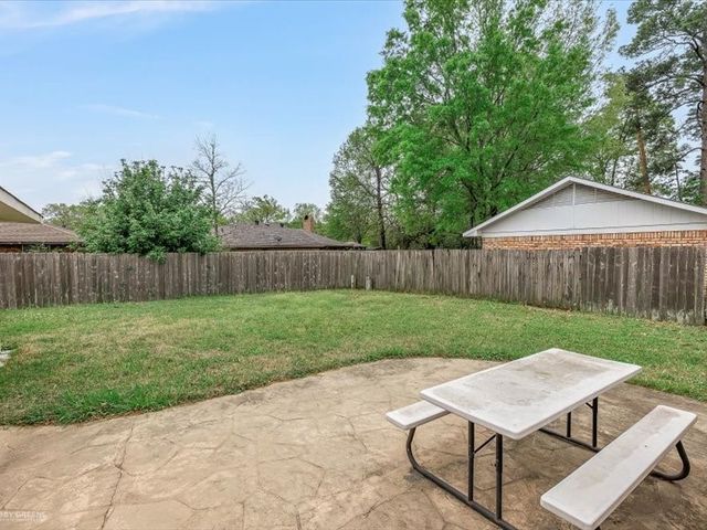 5620 S Lakeshore Drive, Shreveport, LA 71119