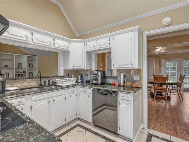 5620 S Lakeshore Drive, Shreveport, LA 71119