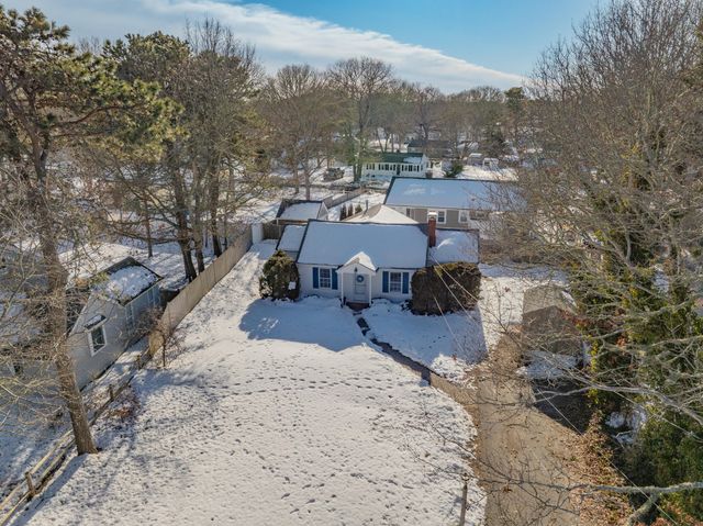 21 Nearmeadows Road, West Yarmouth, MA 02673