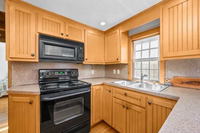 21 Nearmeadows Road, West Yarmouth, MA 02673