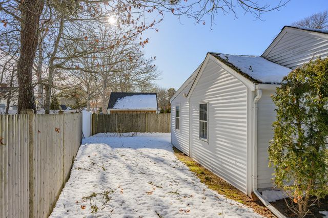 21 Nearmeadows Road, West Yarmouth, MA 02673