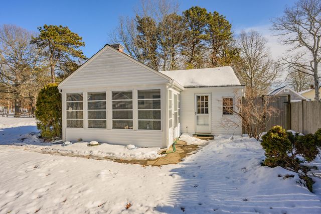 21 Nearmeadows Road, West Yarmouth, MA 02673