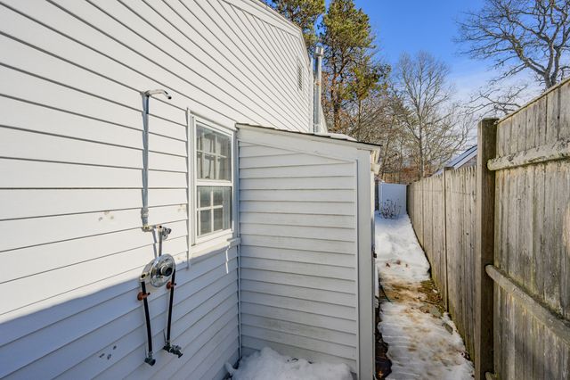 21 Nearmeadows Road, West Yarmouth, MA 02673