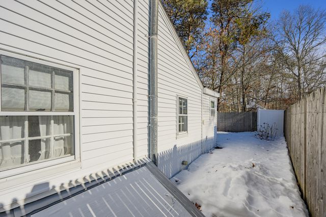 21 Nearmeadows Road, West Yarmouth, MA 02673