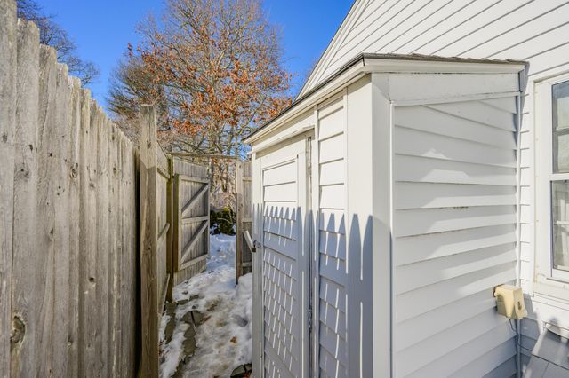 21 Nearmeadows Road, West Yarmouth, MA 02673