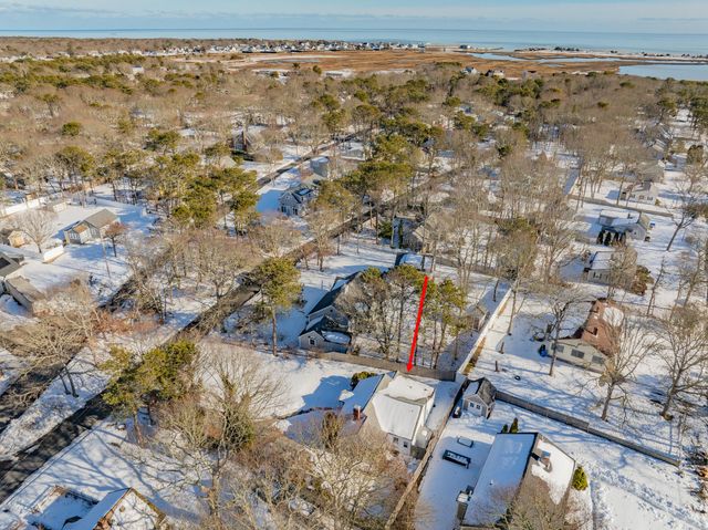 21 Nearmeadows Road, West Yarmouth, MA 02673