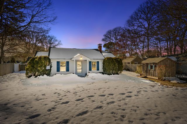21 Nearmeadows Road, West Yarmouth, MA 02673