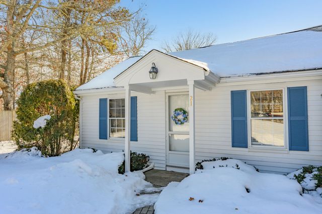 21 Nearmeadows Road, West Yarmouth, MA 02673