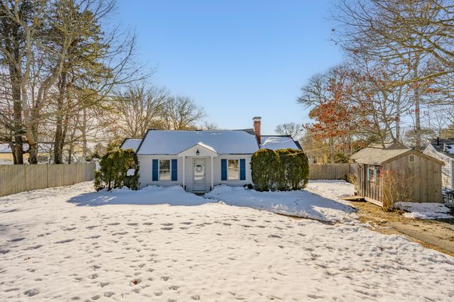 21 Nearmeadows Road, West Yarmouth, MA 02673
