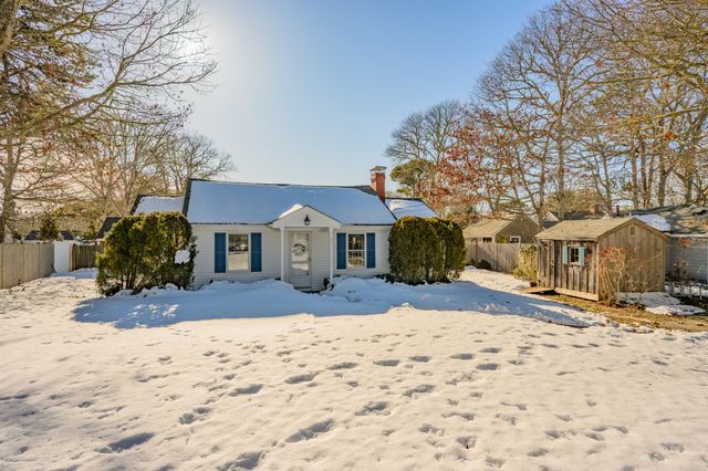 21 Nearmeadows Road, West Yarmouth, MA 02673