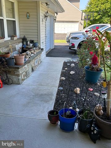 681 PEMBROKE RD, Rydal, PA 19046