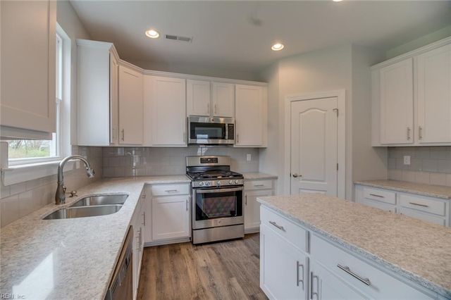 321 Tarn CT, Suffolk, VA 23434