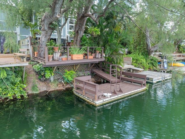 4905 SW 71st Place, Miami, FL 33155