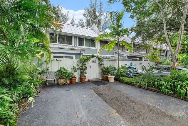 4905 SW 71st Place, Miami, FL 33155