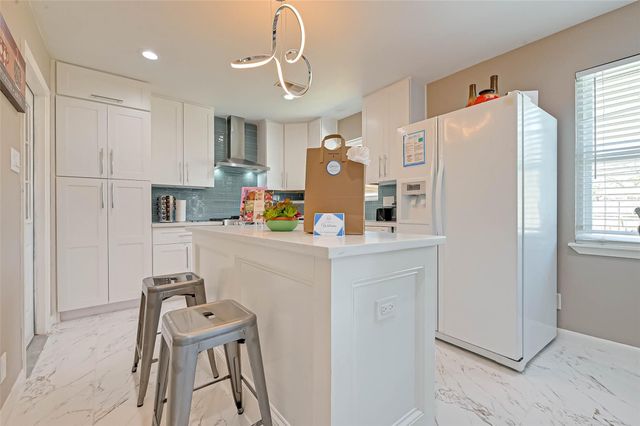 5330 Hialeah Drive, Houston, TX 77092