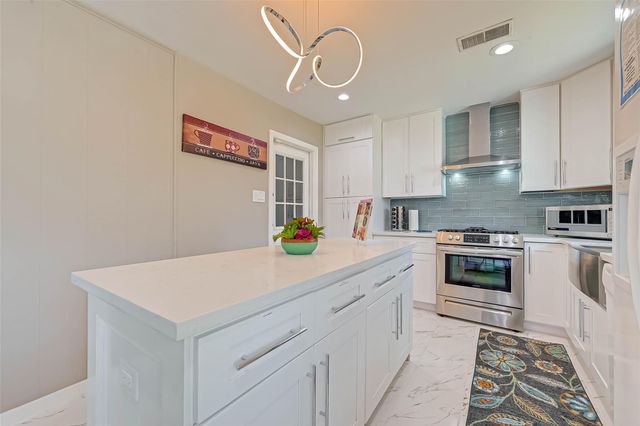 5330 Hialeah Drive, Houston, TX 77092