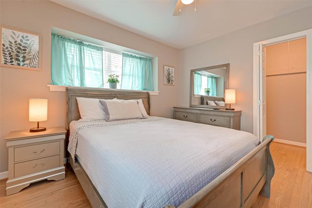 5330 Hialeah Drive, Houston, TX 77092