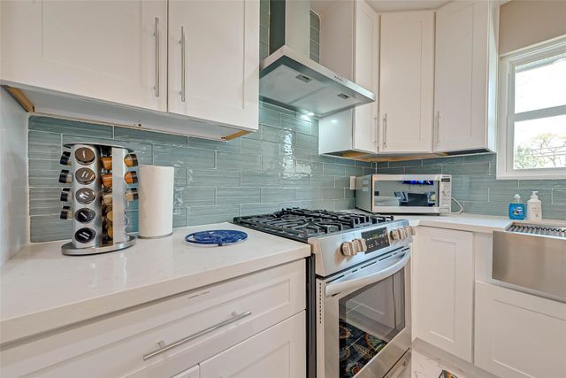 5330 Hialeah Drive, Houston, TX 77092