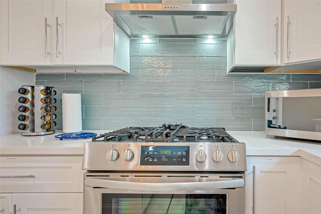 5330 Hialeah Drive, Houston, TX 77092