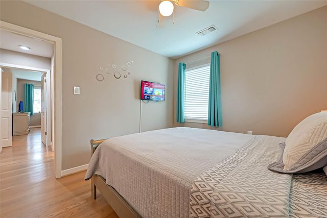 5330 Hialeah Drive, Houston, TX 77092