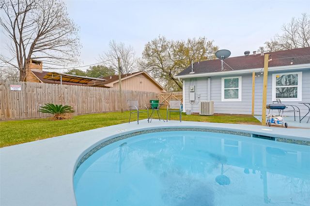 5330 Hialeah Drive, Houston, TX 77092