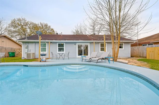 5330 Hialeah Drive, Houston, TX 77092