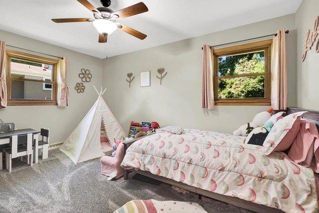 718 S Silverbrook DRIVE, West Bend, WI 53095