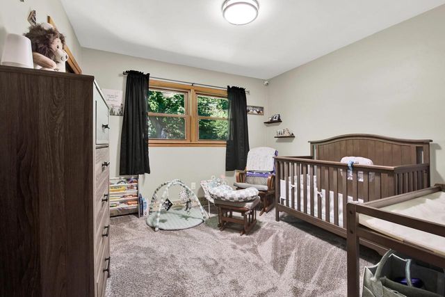 718 S Silverbrook DRIVE, West Bend, WI 53095