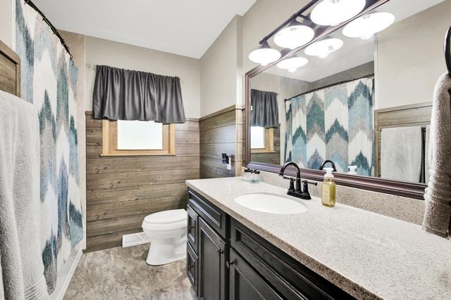 718 S Silverbrook DRIVE, West Bend, WI 53095