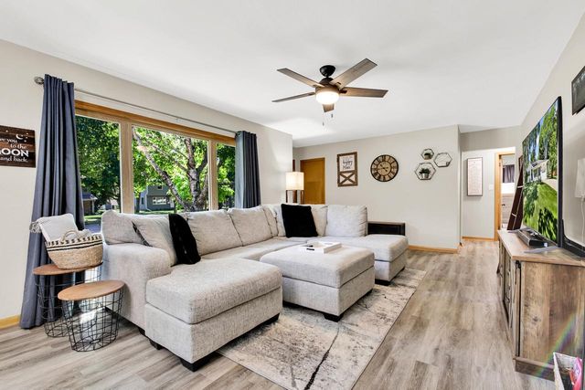 718 S Silverbrook DRIVE, West Bend, WI 53095