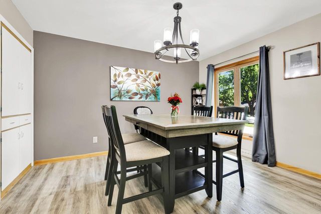 718 S Silverbrook DRIVE, West Bend, WI 53095