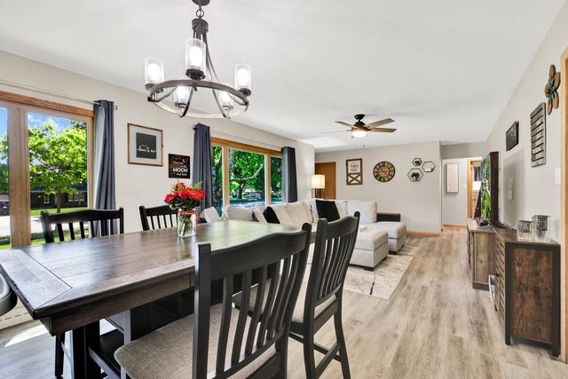 718 S Silverbrook DRIVE, West Bend, WI 53095