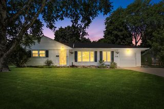 718 S Silverbrook DRIVE, West Bend, WI 53095