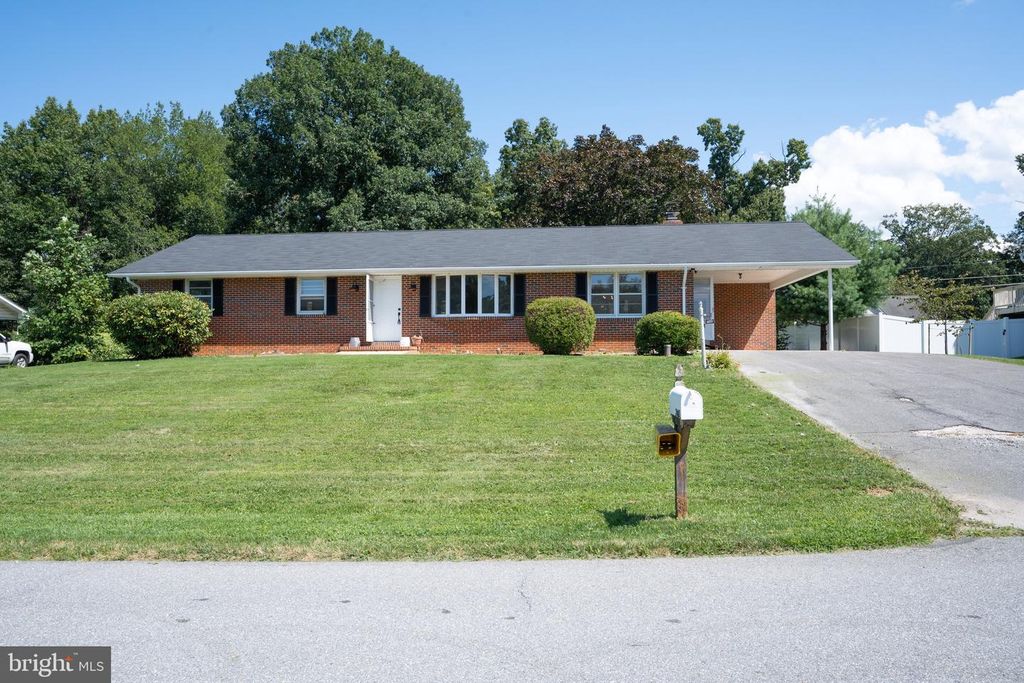 7005 BEACHMONT DR, Sykesville, MD 21784