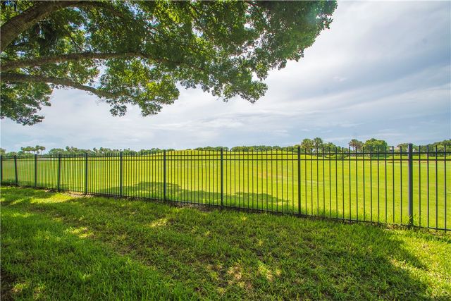 5035 Fairways Circle C104, Vero Beach, FL 32967