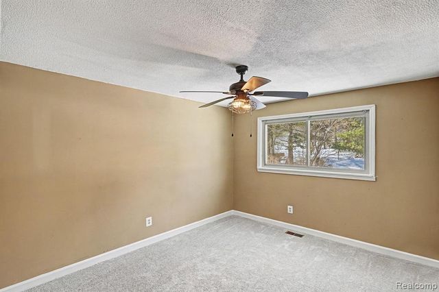 11299 Manchester Drive, Fenton, MI 48430