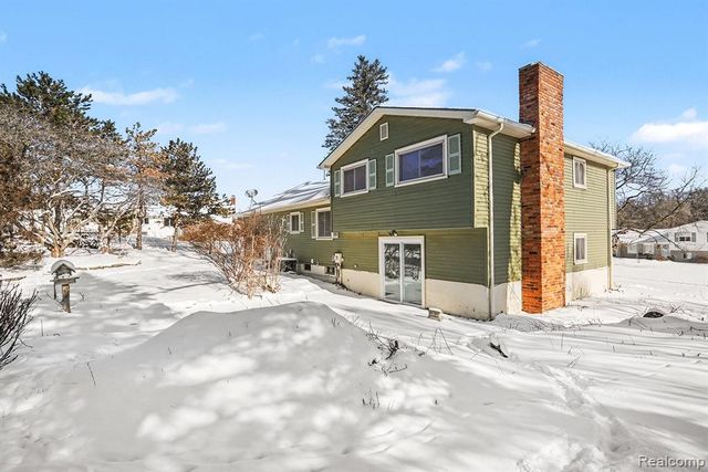 11299 Manchester Drive, Fenton, MI 48430