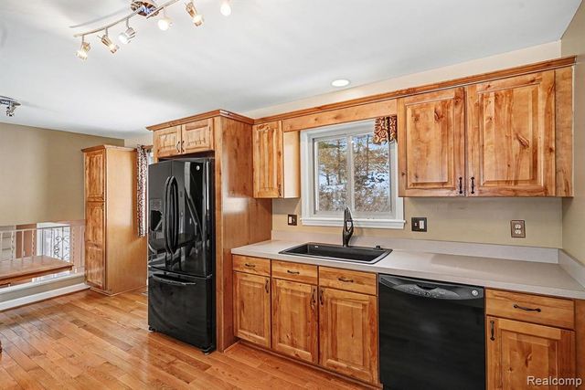 11299 Manchester Drive, Fenton, MI 48430